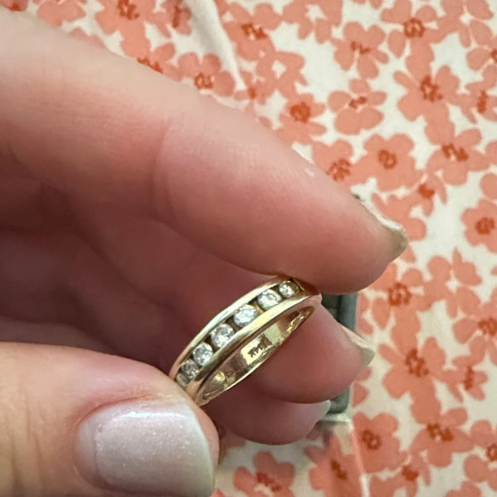 Elegant Gold Band with Diamonds - Picture 1 of 5